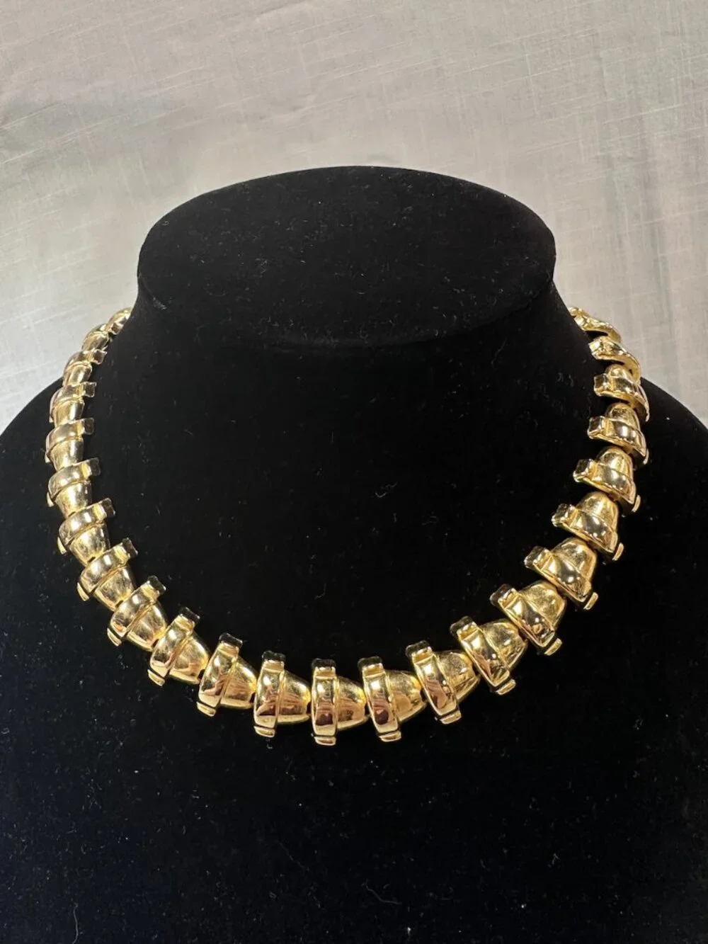 Vintage Gold Tone Planter Pot Necklace and Bracelet set